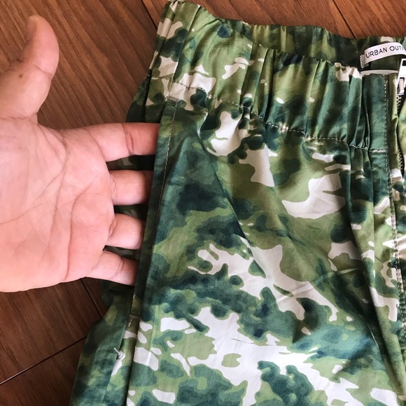 URBAN OUTFITTERS Camo Streetwear Pants Size Small NWT - Picture 3 of 8